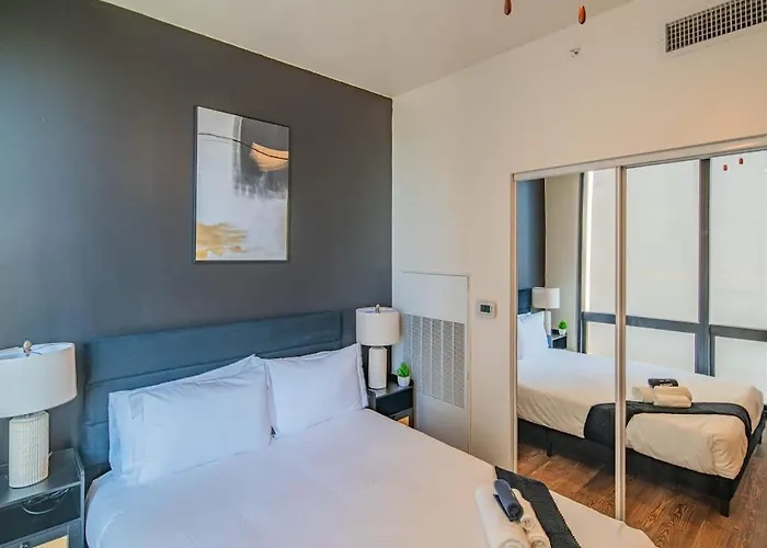 Blissful High Rise Dt, Pool, Gym, Parking *