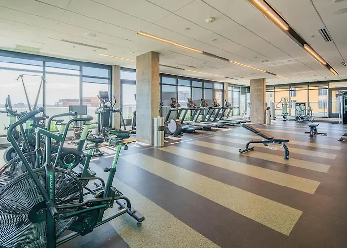 Blissful High Rise Dt, Pool, Gym, Parking *