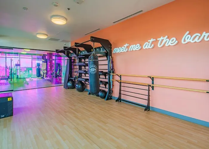 Blissful High Rise Dt, Pool, Gym, Parking * Phoenix