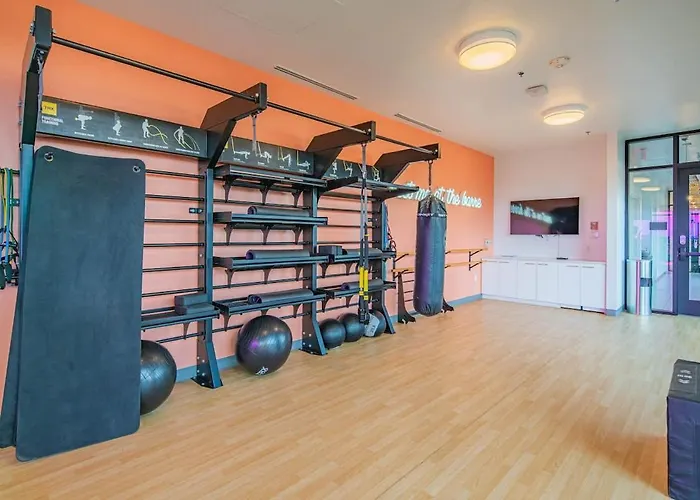 Blissful High Rise Dt, Pool, Gym, Parking