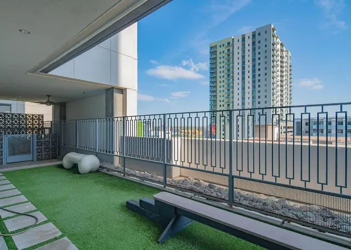 Blissful High Rise Dt, Pool, Gym, Parking Phoenix