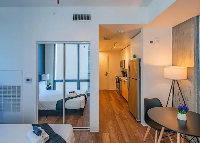 Blissful High Rise Dt, Pool, Gym, Parking