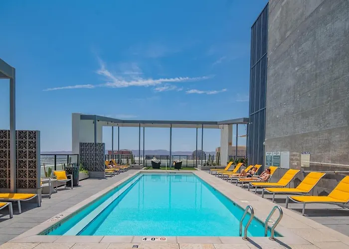 Blissful High Rise Dt, Pool, Gym, Parking Apartamento Phoenix